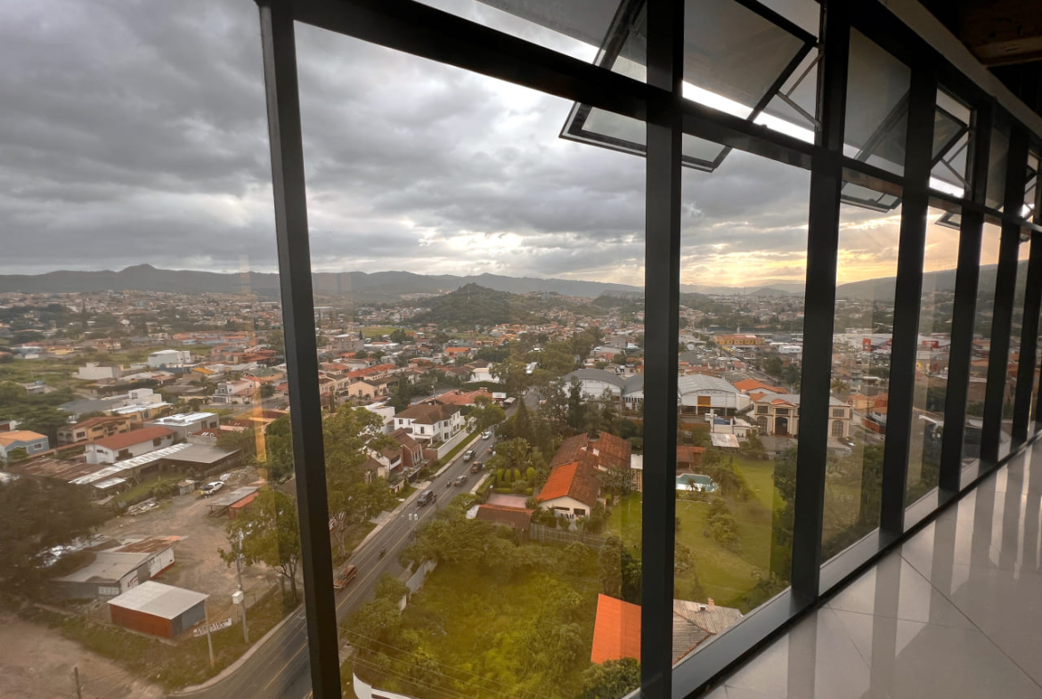 Hermosa vista que se puede apreciar de la ciudad desde el nivel 11 de la torre xcala, queda perfecto para la sede de una oficina.